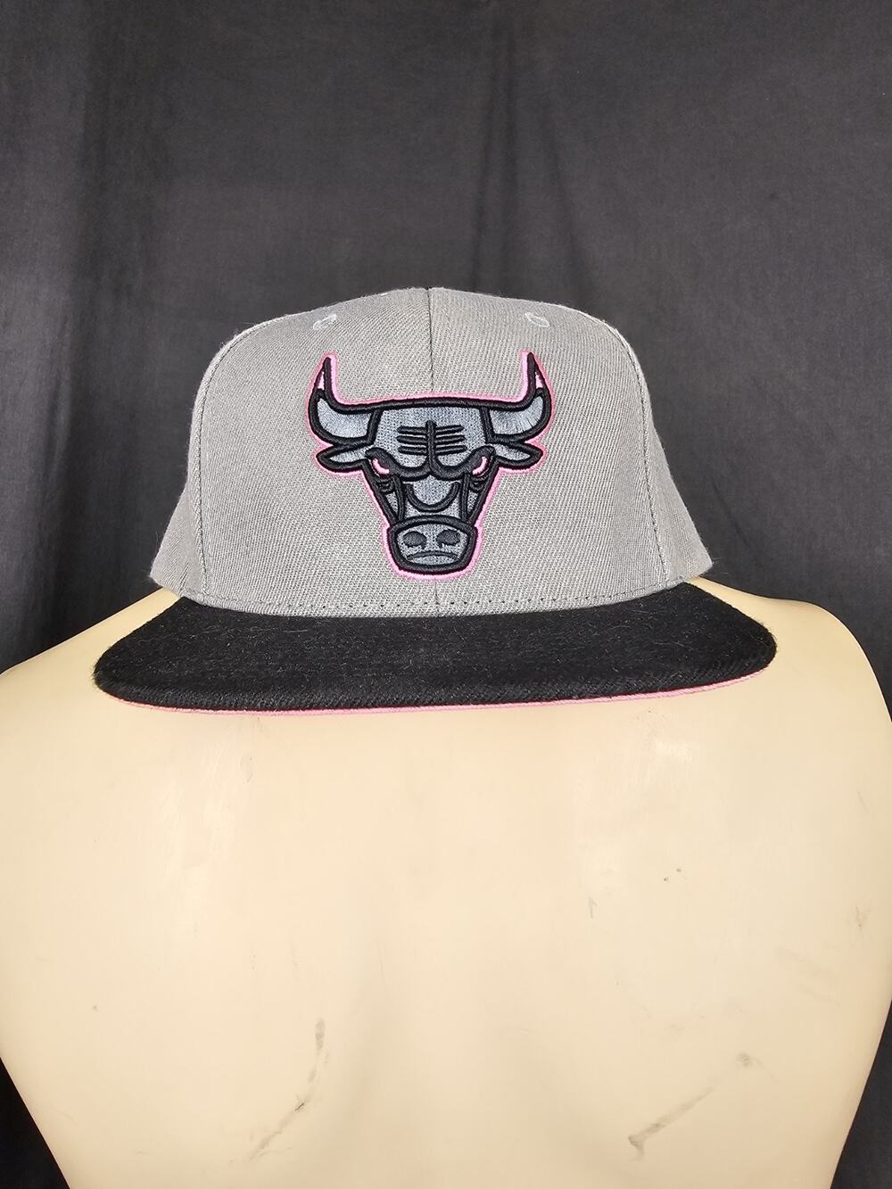 Mitchell & Ness Chicago Bulls Neon Lights Snapback Hat Gray Pink NBA Cap Black